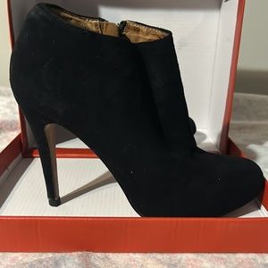 Women’s ALDO black suede booties 4” heel, round toe, side zipper.
